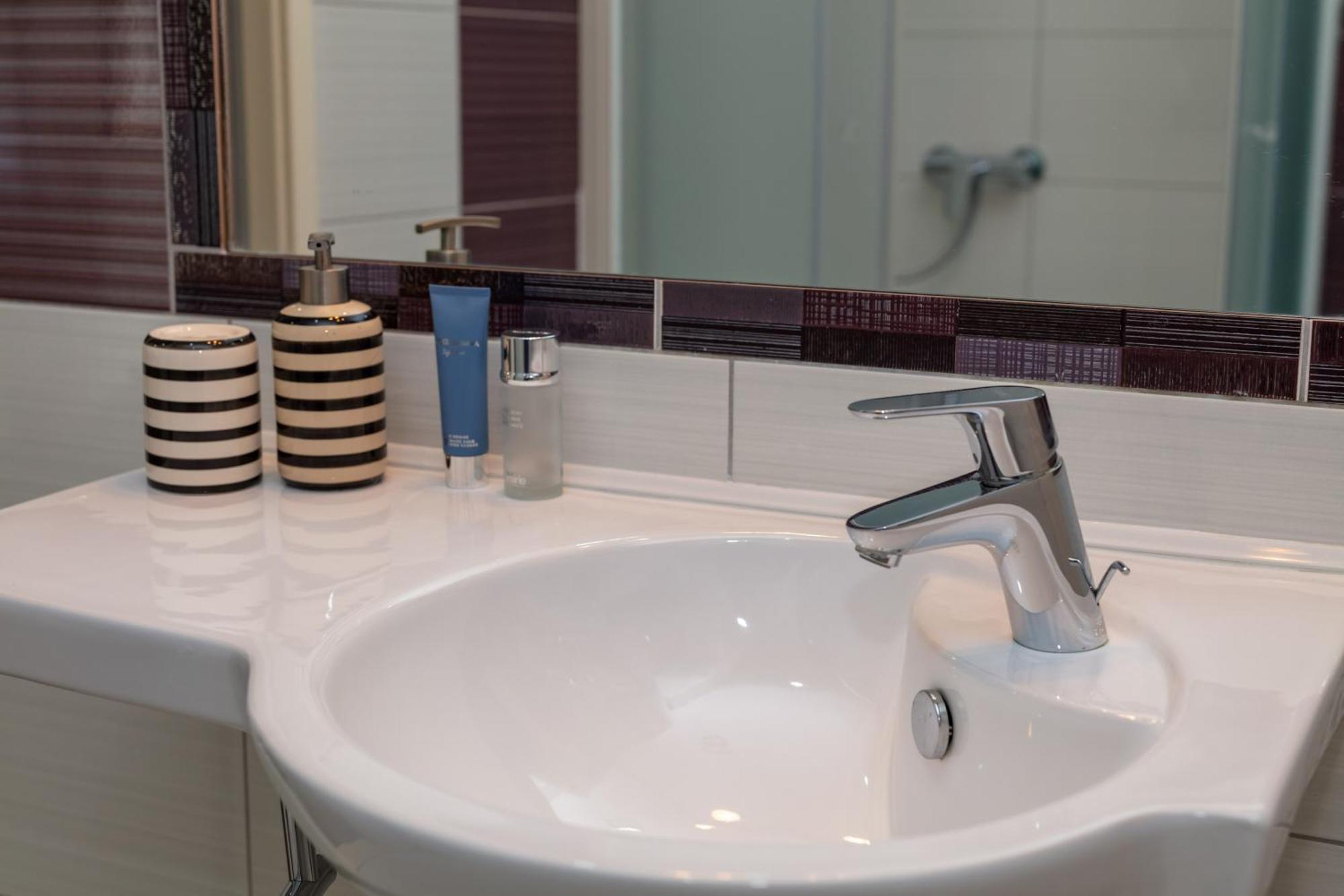 Apartments Bubalo Омиш Экстерьер фото