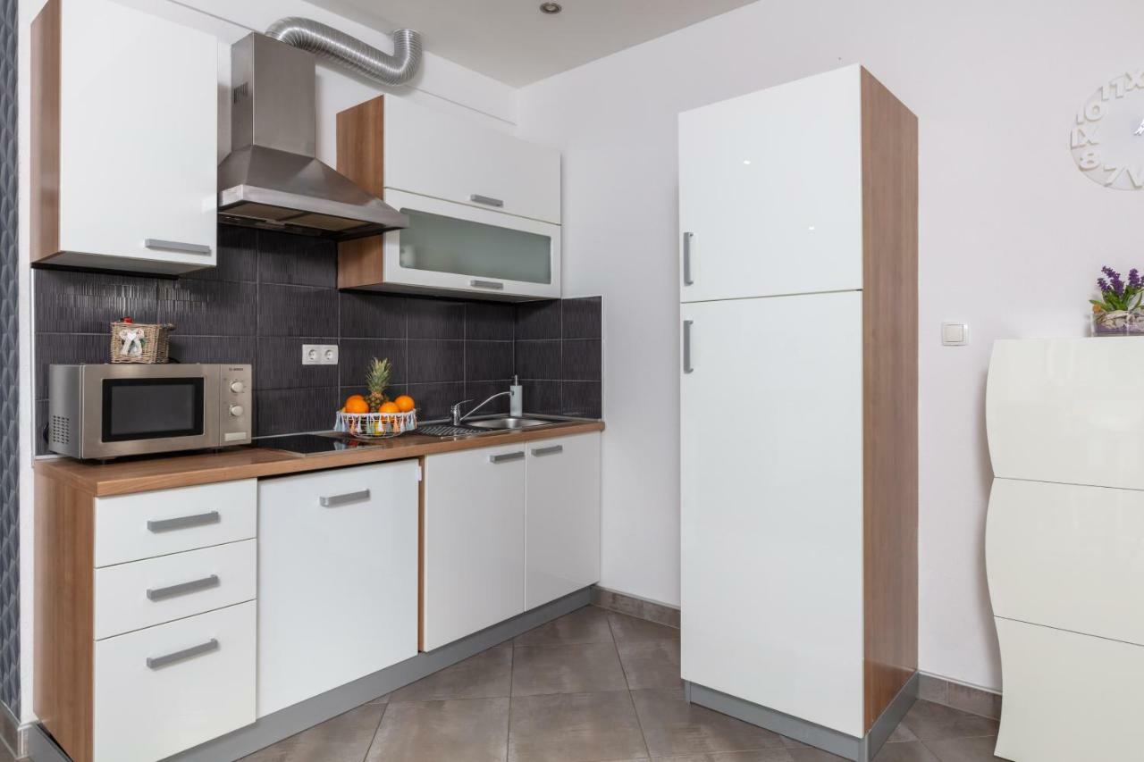 Apartments Bubalo Омиш Экстерьер фото