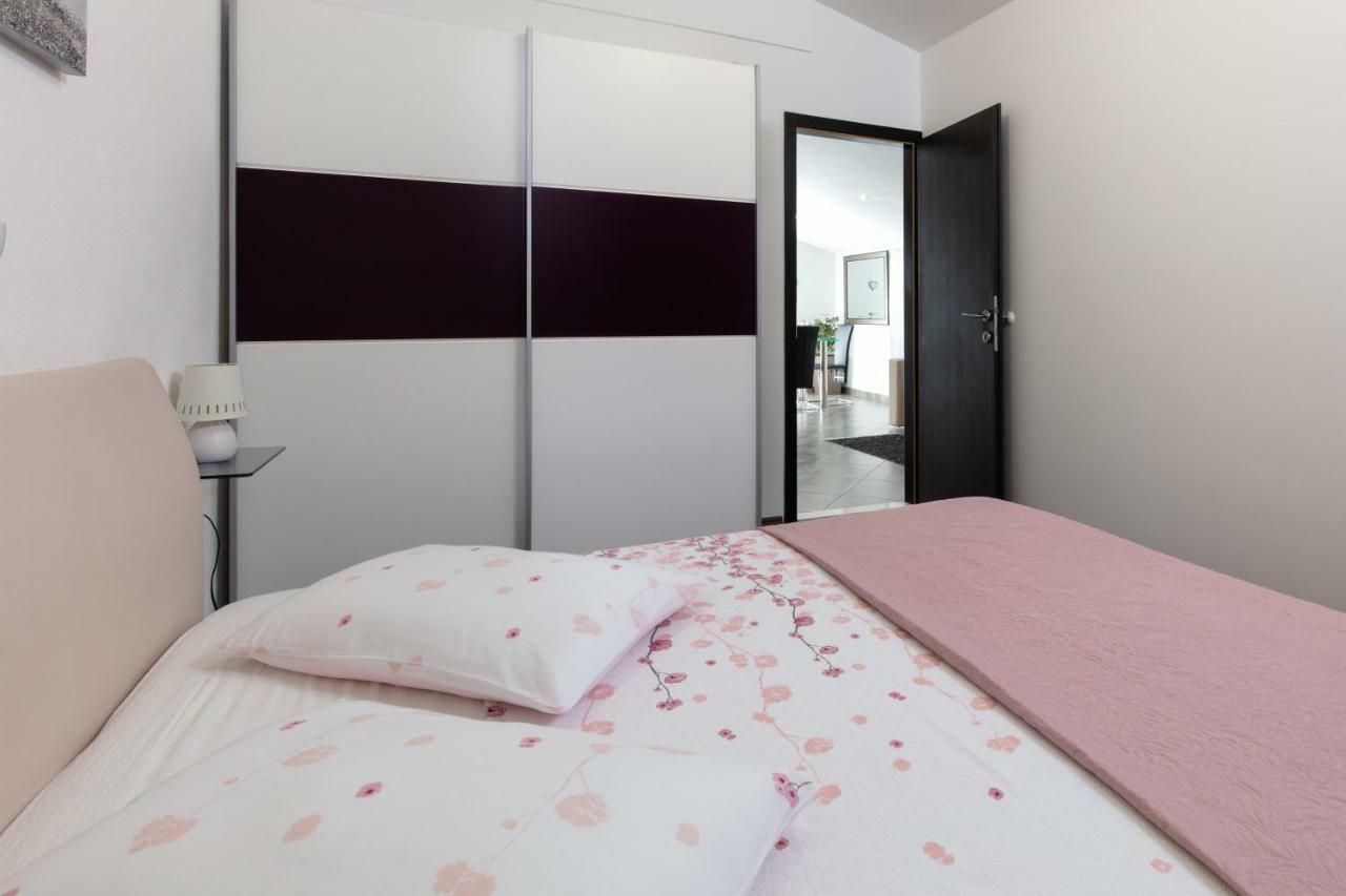 Apartments Bubalo Омиш Экстерьер фото