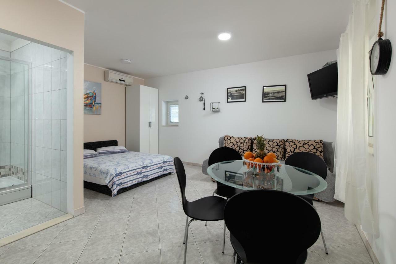 Apartments Bubalo Омиш Экстерьер фото