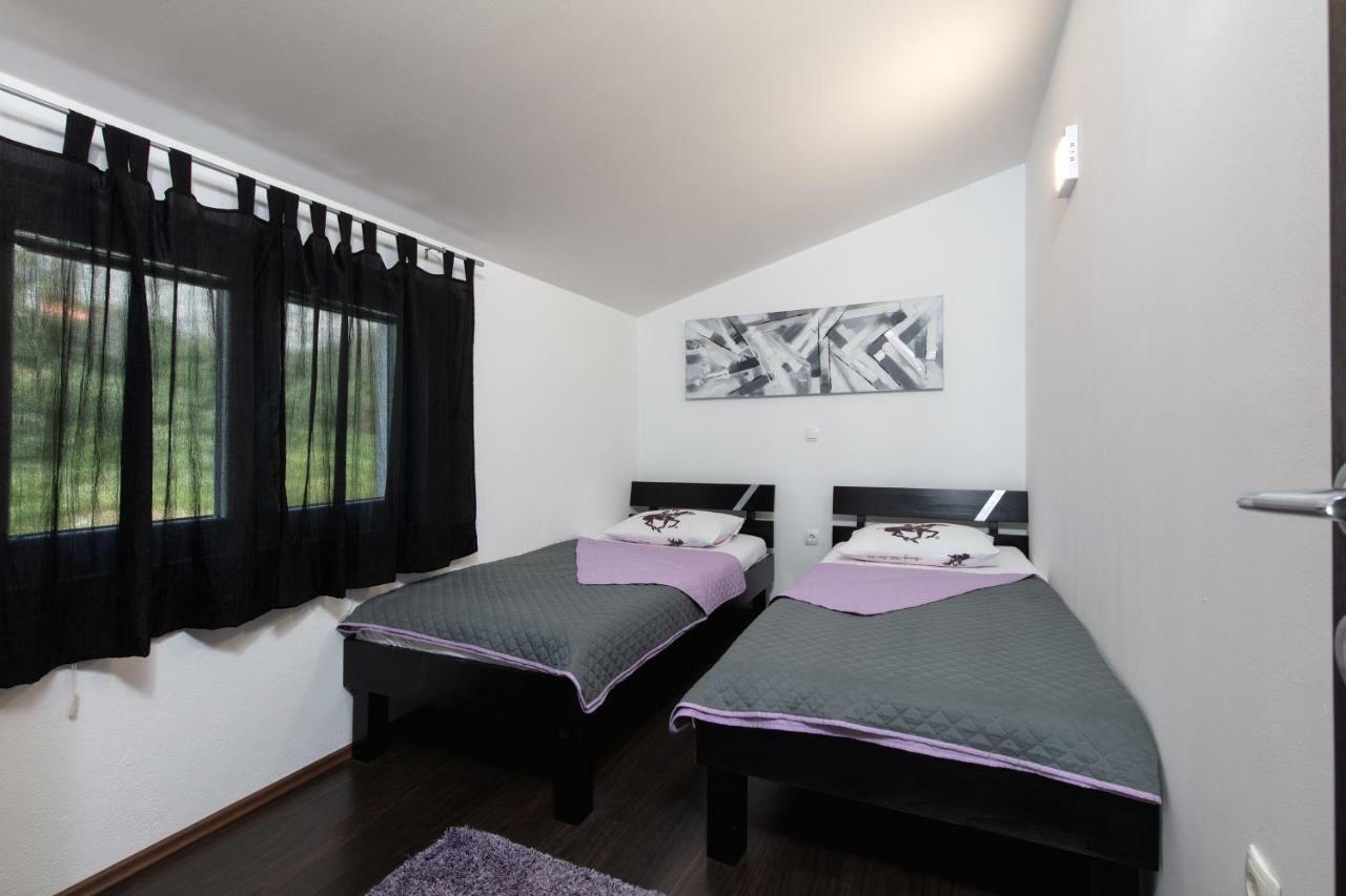 Apartments Bubalo Омиш Экстерьер фото